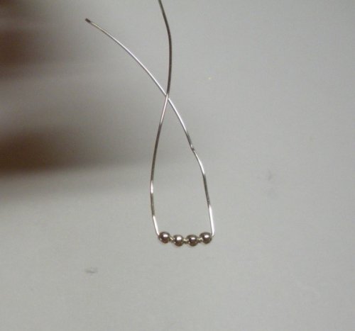 Judy Larson's Two-tone Beaded Bangle - , Classic Wire Jewelry, Wire Wrapping, Wrapping, Wire Wrapping Jewelry, make 90 degree bends in the wire